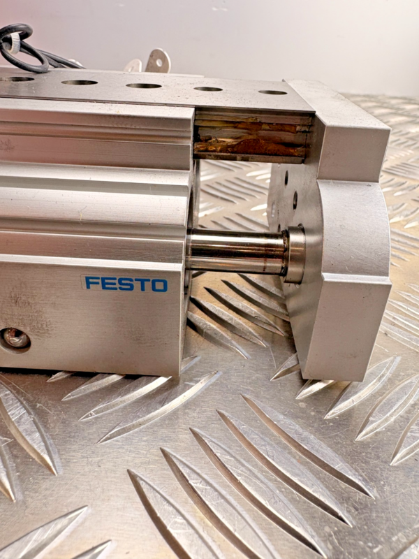 10-654.png Festo DGSL-25-50-PA Linear Slide w/ Balluff BMF0043 Sensors Pneumatic Assembly