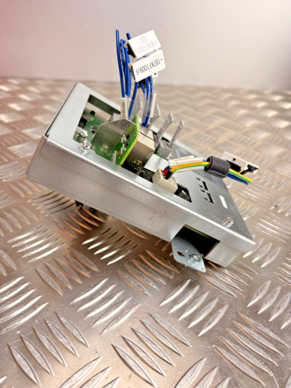 10-661.png Siemens SINUMERIK 840D sl 6FC5303-0AA01-1AA0 Connection Module Basic PN