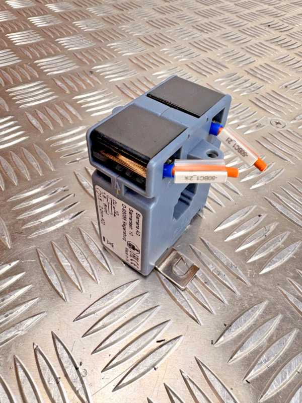 10-681.png Siemens 4NC5220-0CE21 Current Transformer Module 75A 8VA Industrial Automation