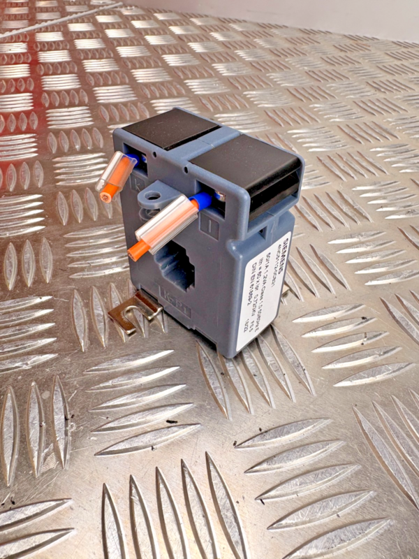 10-682.png Siemens 4NC5220-0CE21 Current Transformer Module 75A 8VA Industrial Automation