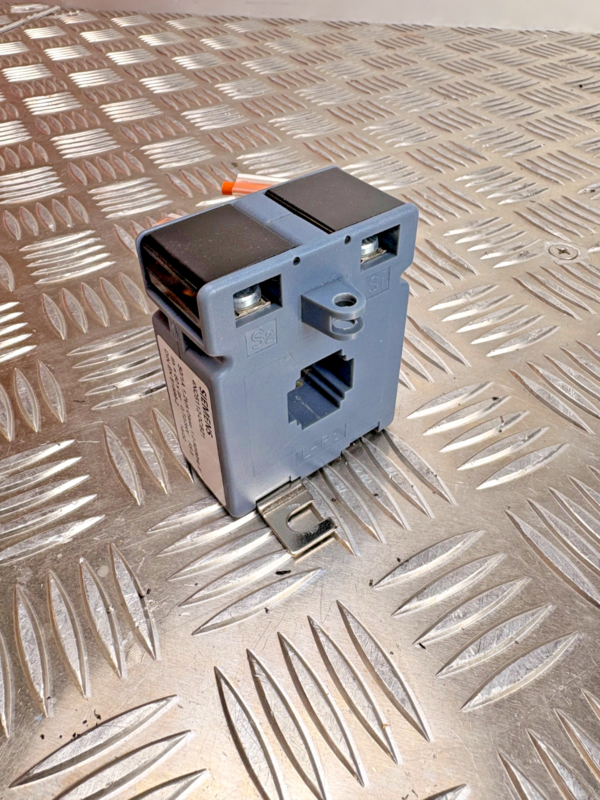 10-683.png Siemens 4NC5220-0CE21 Current Transformer Module 75A 8VA Industrial Automation
