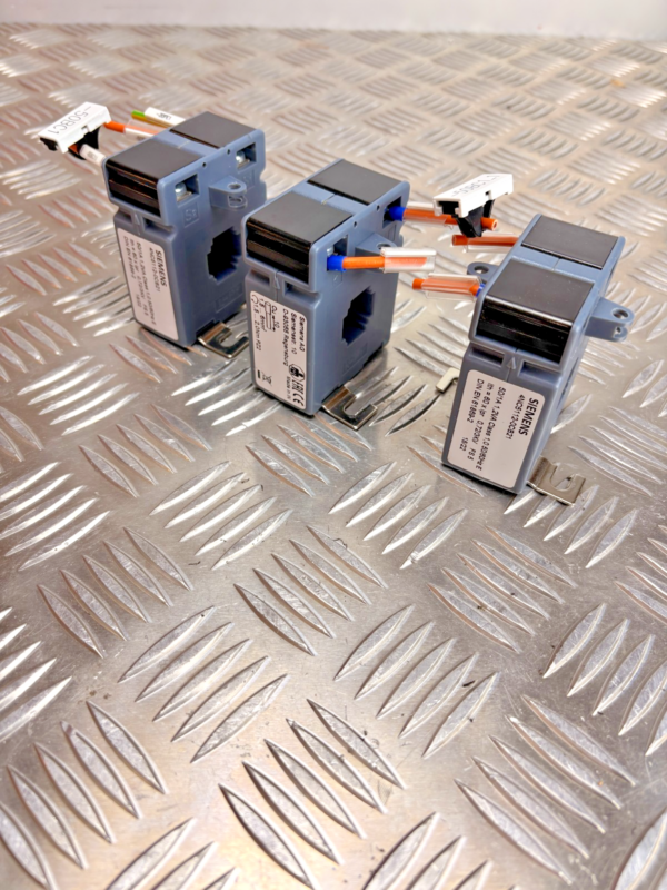 10-686.png Siemens 4NC5220-0CE21 Current Transformer Module 75A 8VA Industrial Automation