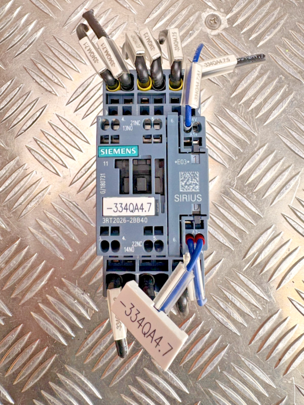 10-694.png Siemens SIRIUS 3RT2026-2BB40 Contactor