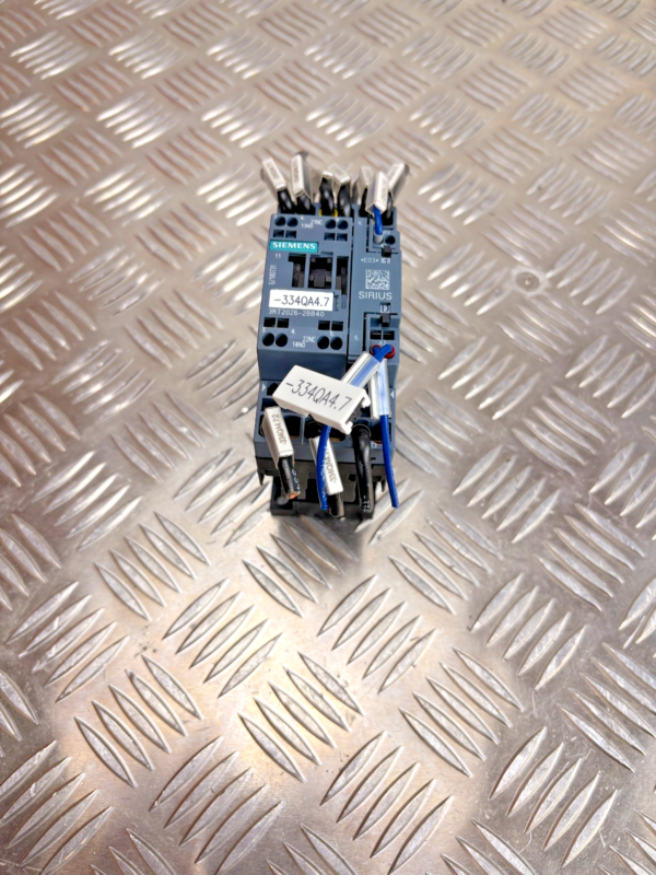 10-698.png Siemens SIRIUS 3RT2026-2BB40 Contactor