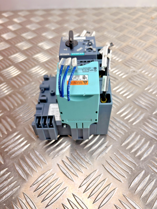 10-716.png Siemens SIRIUS 3RV2011-1EA25 Motor Starter Switch Assembly 2.8-4A w Base