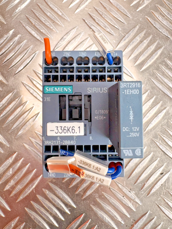 10-729.png Siemens SIRIUS 3RH2131-2BB40 Contactor Relay w/ 3RT2916-1EH00 Surge Suppressor