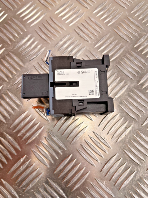 10-733.png Siemens SIRIUS 3RH2131-2BB40 Contactor Relay w/ 3RT2916-1EH00 Surge Suppressor