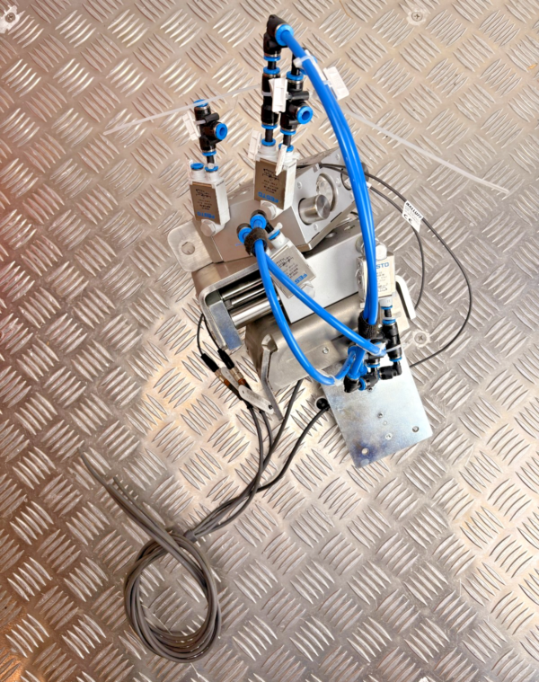 Festo Pneumatic Gripper Assembly VFQF-LE-BAH-G18-Q6 w/ Sensors & Mount