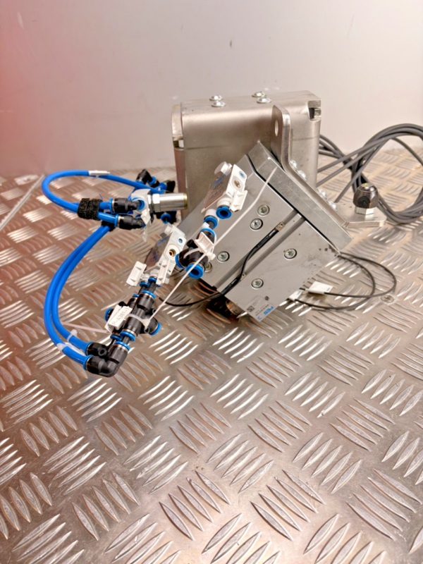 Festo Pneumatic Gripper Assembly VFQF-LE-BAH-G18-Q6 w/ Sensors & Mount