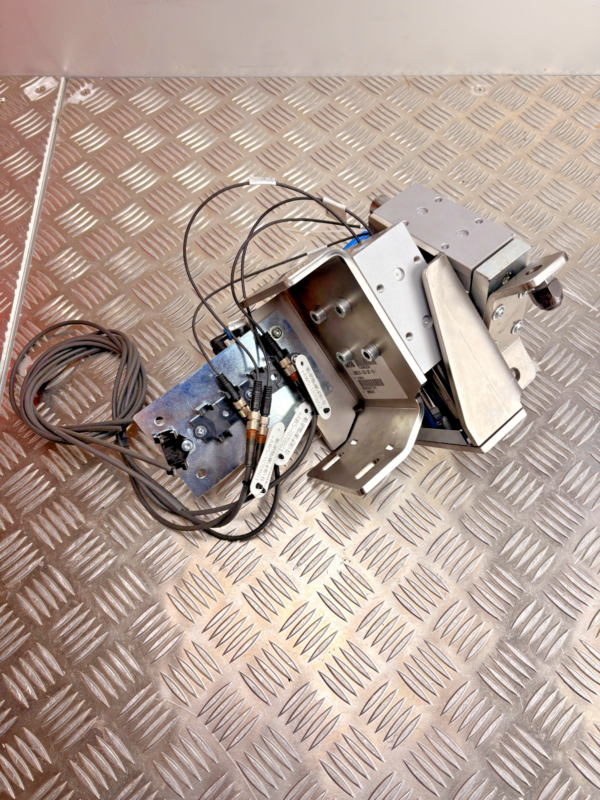 Festo Pneumatic Gripper Assembly VFQF-LE-BAH-G18-Q6 w/ Sensors & Mount