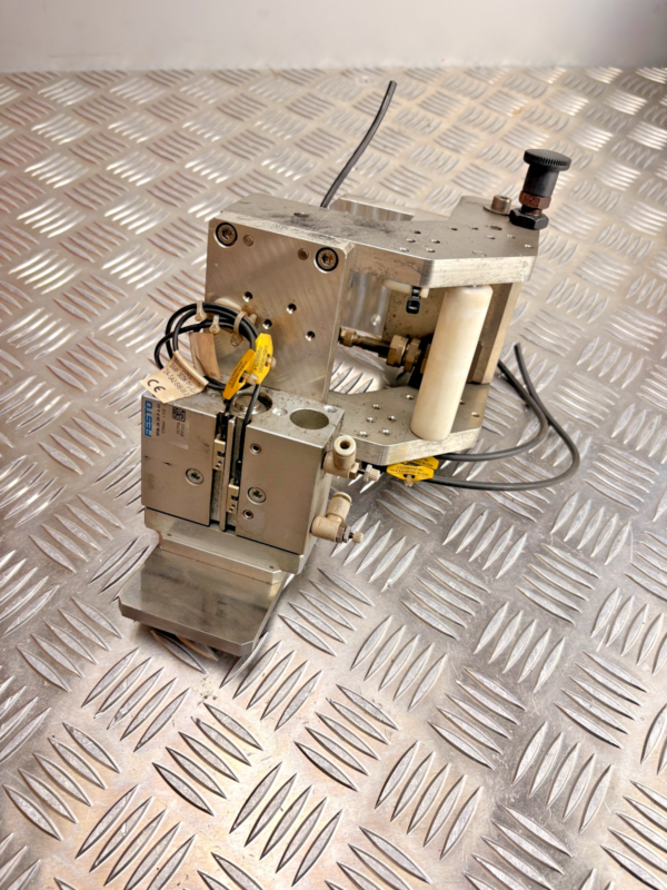 Festo DFM-20-20-P-A-GF Linear Guided Pneumatic Gripper Assembly w/ Balluff Senso