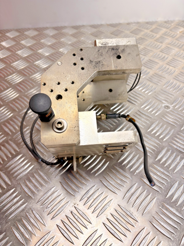Festo DFM-20-20-P-A-GF Linear Guided Pneumatic Gripper Assembly w/ Balluff Senso