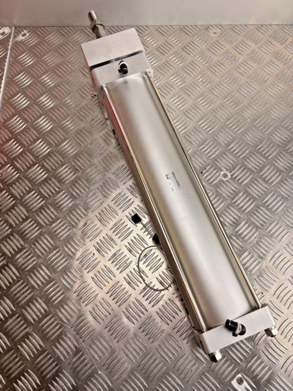 10-780.png SMC MDBB100-410-DCL/159L Large Bore Pneumatic Cylinder Actuator Japan